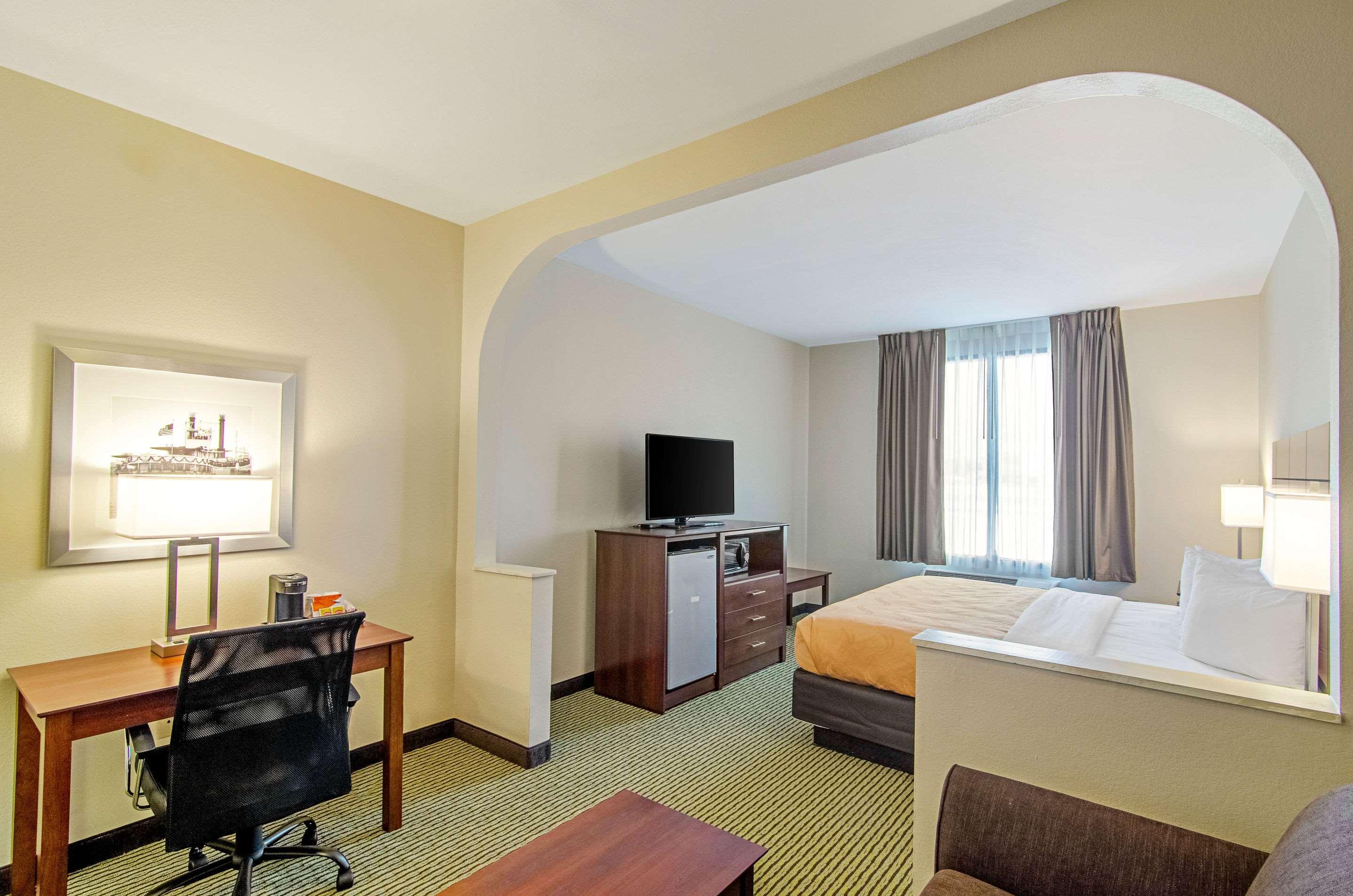 Quality Inn & Suites Near Tanger Outlet Mall Gonzales Exterior foto