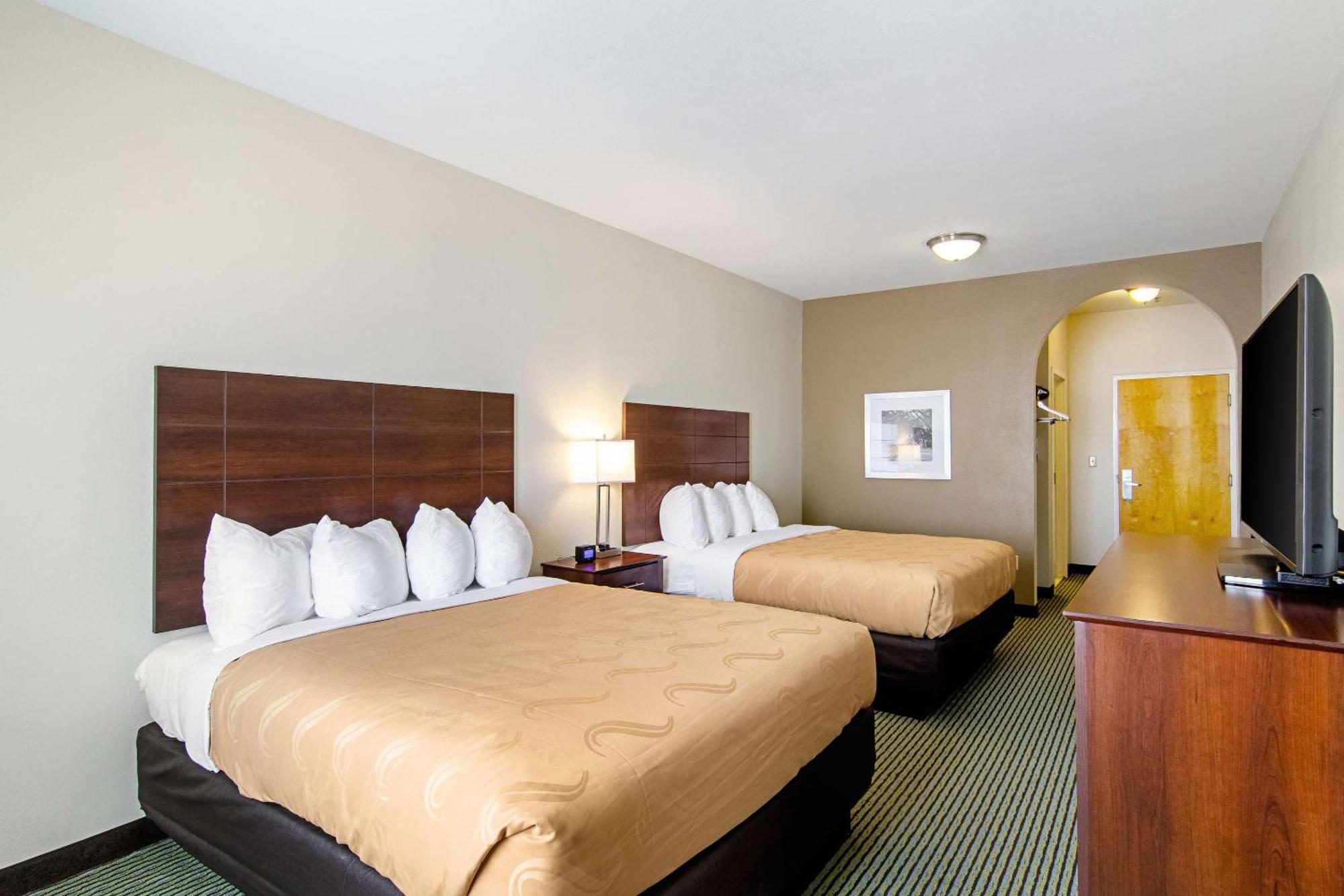 Quality Inn & Suites Near Tanger Outlet Mall Gonzales Exterior foto