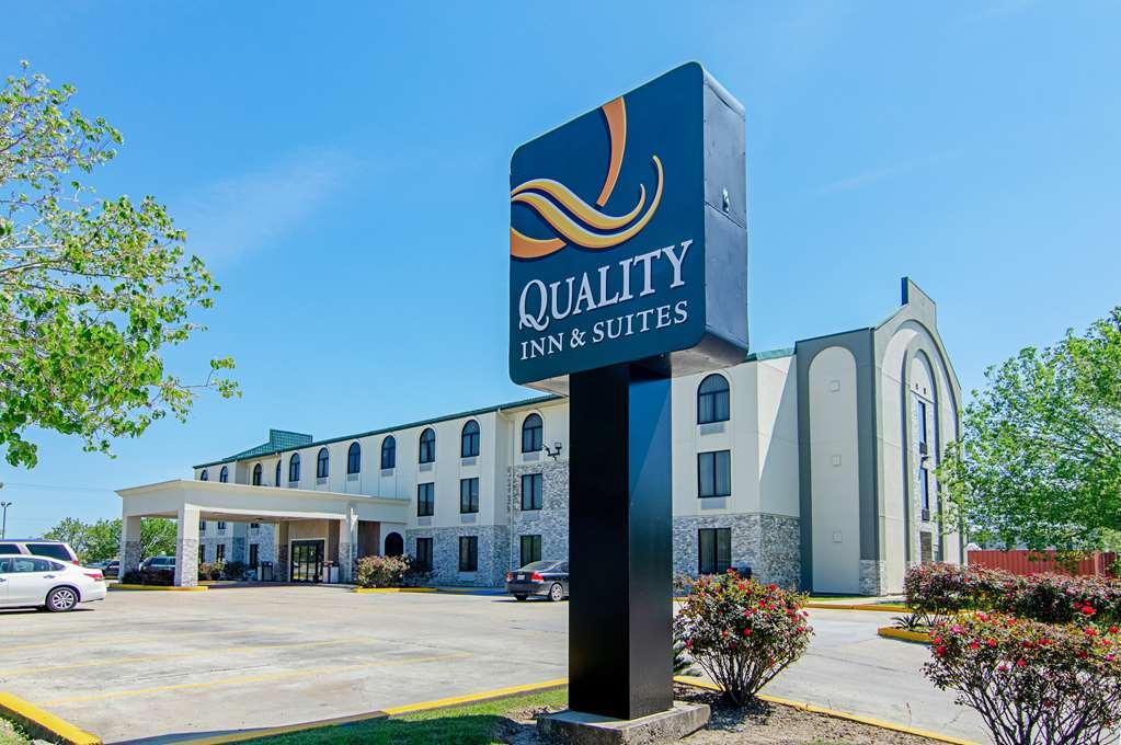 Quality Inn & Suites Near Tanger Outlet Mall Gonzales Exterior foto